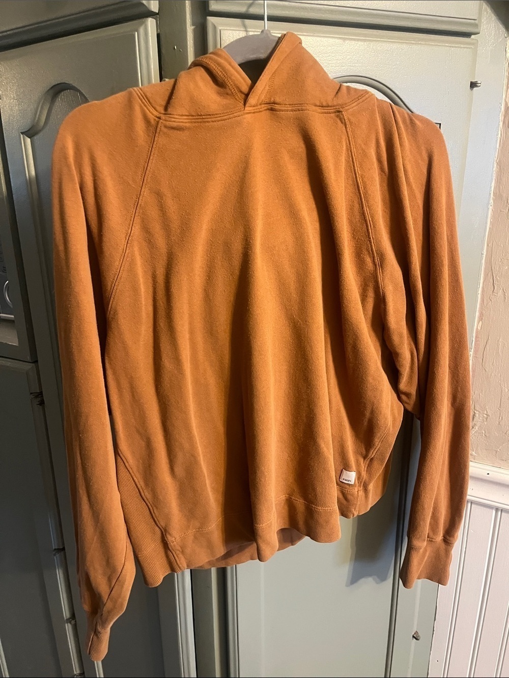 Vuori - Orange Pullover Hoodie Sweater - M